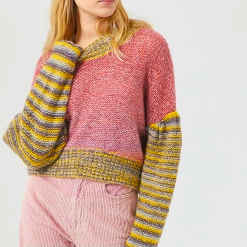 Urban Outfitters Multicolored “Lennon” Orange Mot Crop Sweater Size Small New